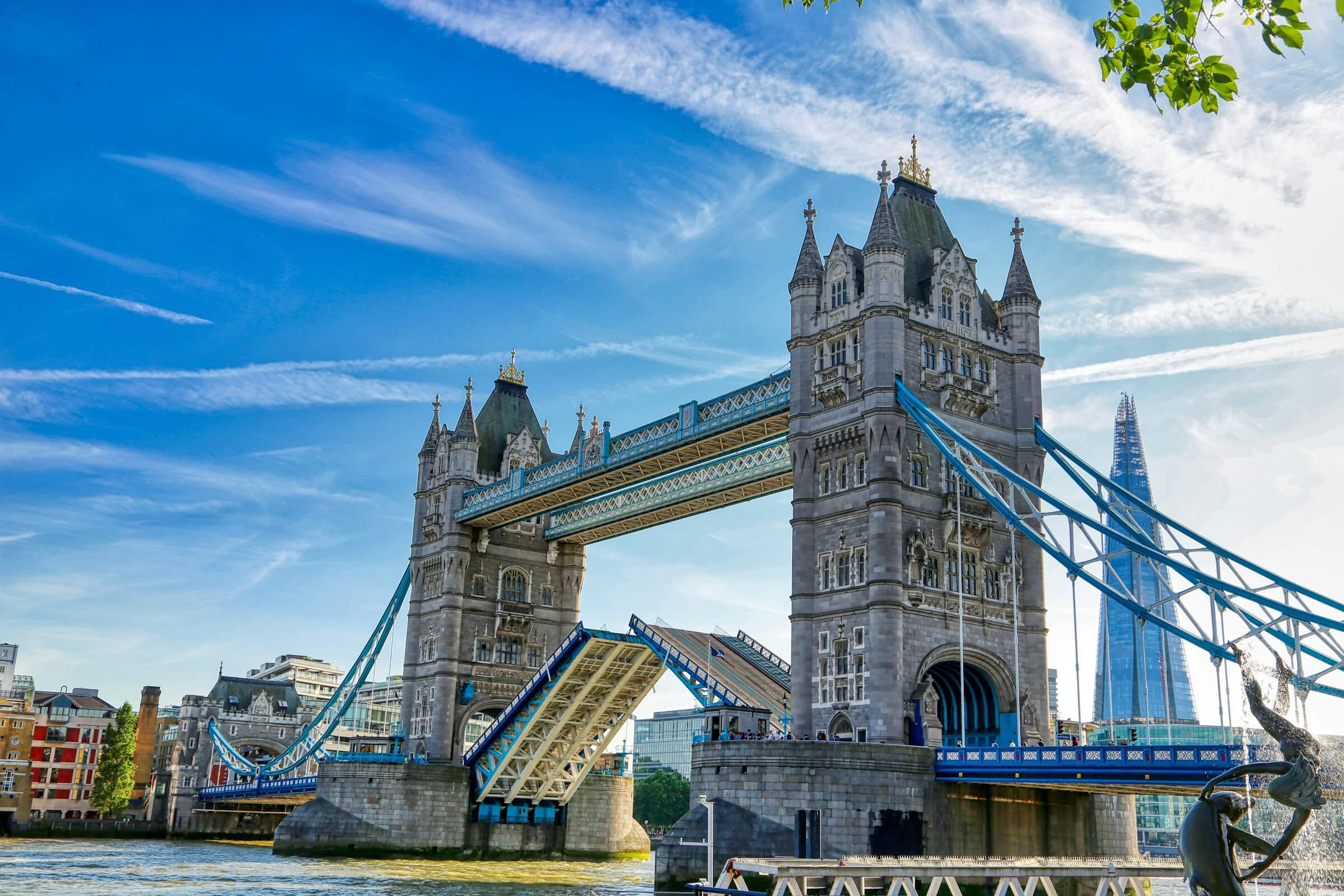 Tower Bridge au-dessus de la Tamise à Londres
